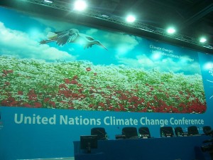 800px-COP14_-_Poznan_2008_UN_Climate_Change_Conference_-_Plenary_Hall_Stage[1]