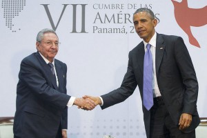 Obama-Castro-handshake