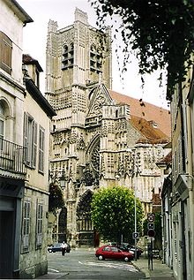 Cathédrale d'Auxerre, vue de la rue Fourier (Wikipedia)