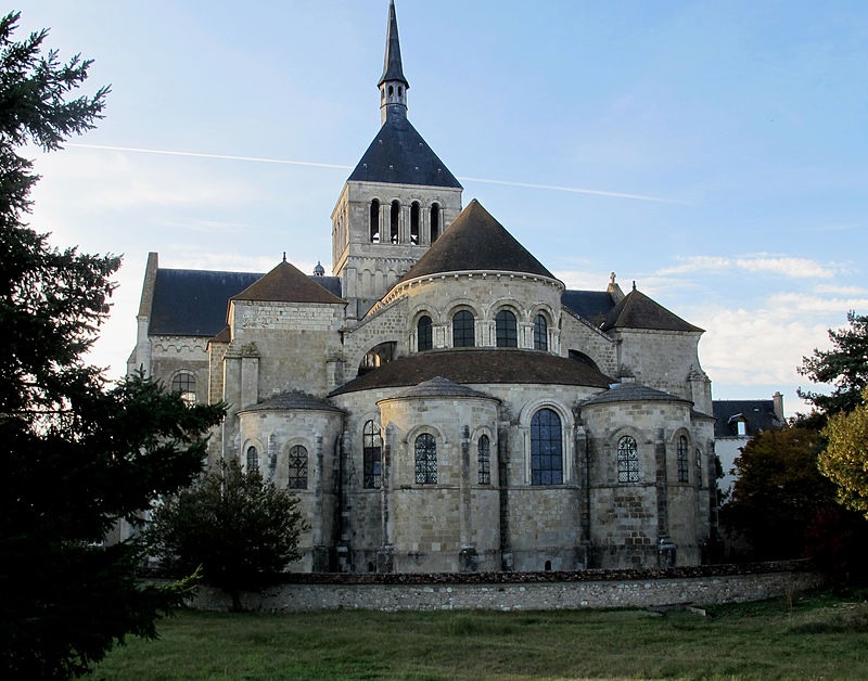 Abbaye de Saint-Benoît-sur-Loire (Wikipédia)
