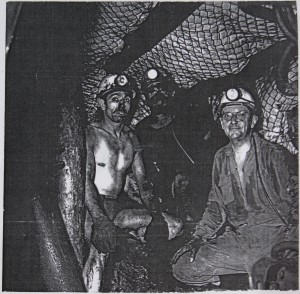 Mon papy est à gauche dans une galerie de la mine