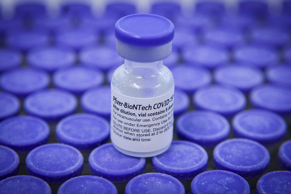 COVID-19 : les laboratoires sont-ils responsables de leurs vaccins ?