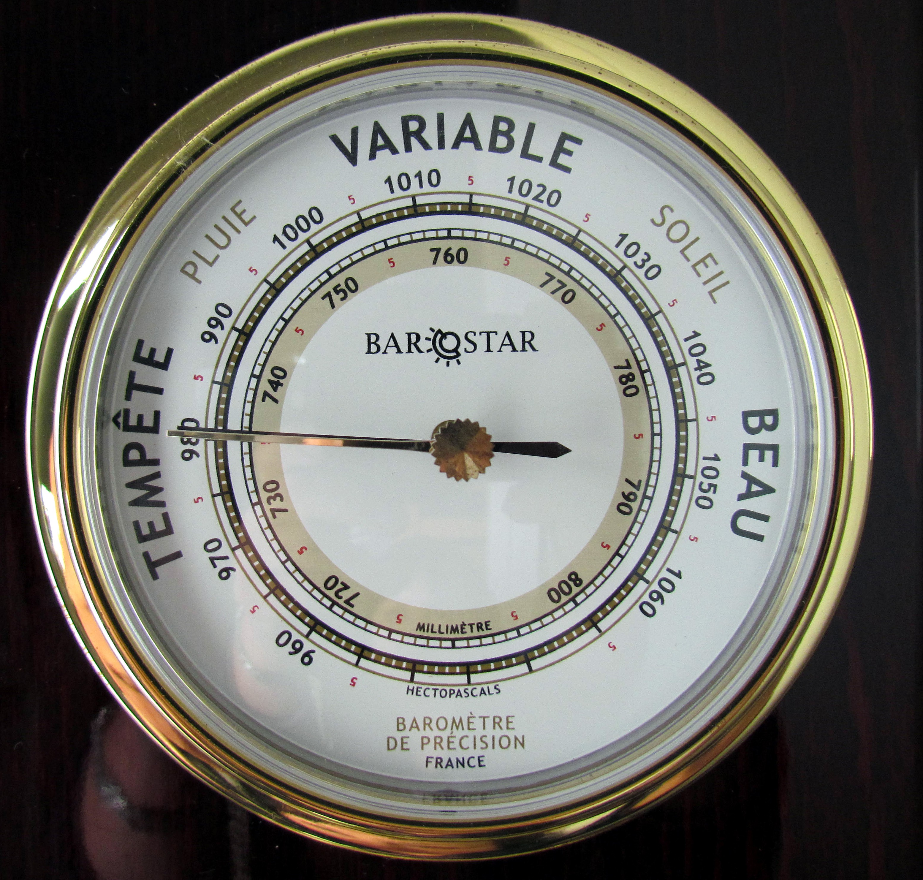 Какого показание барометра. Барометр. Клеймо немецкое барометр. Барометр современный. Надписи на барометре.